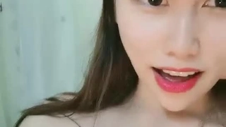 连约三个小姐姐选中风骚小少妇换上情趣黑丝激情啪啪两炮淫声浪语