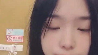 大学生接受大鸡巴,让她的大奶子被精液覆盖
