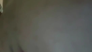 人前人妻，人后母狗！让老婆躺在床上被我口爆！