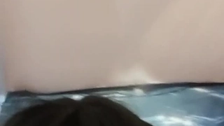 Jessi Q给她的朋友一个惊人的口交和紧身的湿润阴道性交