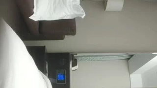 [新加坡] 性感女博士与网友见面就要啪一场~每週换一个真的超淫蕩~
