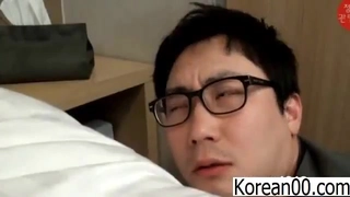 我的美女邻居【独家推荐】可爱侄女被下药弄昏迷后带到酒店，玩B舔阴无情插入不留证据！