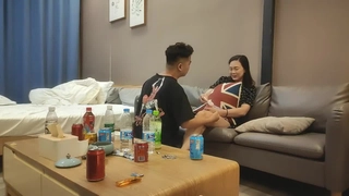 刚毕业的大学妹妹~和特别会玩的男友打毕业砲~但操的时间太久不给操了~