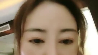 甜美小少妇居家夫妻啪啪大秀，开档肉丝按摩器自慰，吊带透视装口硬上位骑乘，拉着手后入。