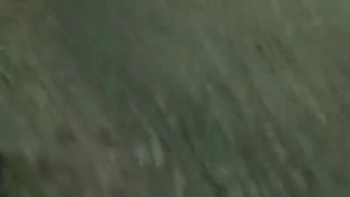 继父的巨大阴茎在卧室里穿透紧绷的少女阴道