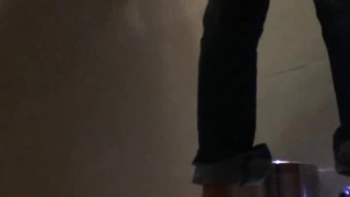 大内密探_一顿烧烤把这个妹子骗回出租房玩弄，学着点下次我也去试试