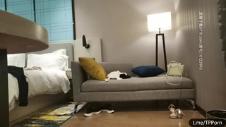 爆乳粉穴网红女神！黑绳捆绑极品美腿！跳蛋振动无毛嫩穴，浴室地上洗逼