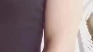 青少年情侣用iPhone制作的热辣自制视频