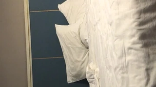 大学生Lylyta用她的深喉技巧勾引爷爷并被操